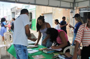 Deso promove incentivo à leitura com distribuição de livros em Carira