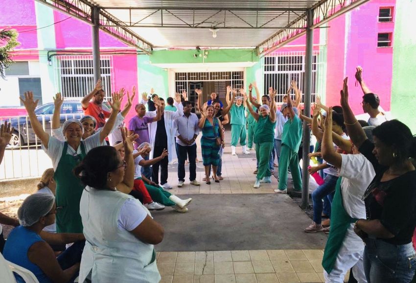 Empregados do Hospital em Estância continuam com suspensão da greve após assembleia