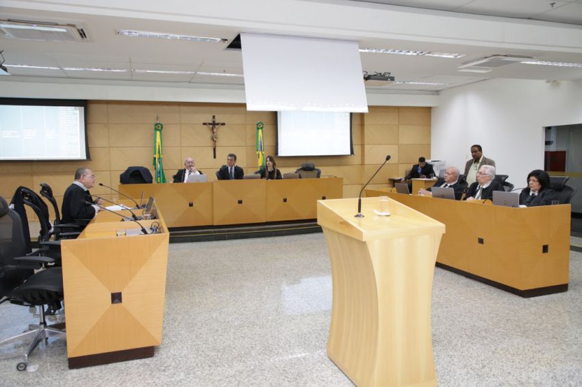 TCE decide pela reintegração do conselheiro aposentado Flávio Conceição