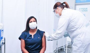 Enfermeira da Urgência 24h é a primeira vacinada em São Cristóvão