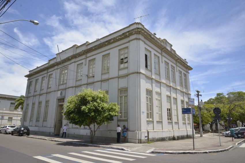 Vereadores aprovam projeto de Vinícius Porto que obriga agências bancárias a ter tradutor em Libras