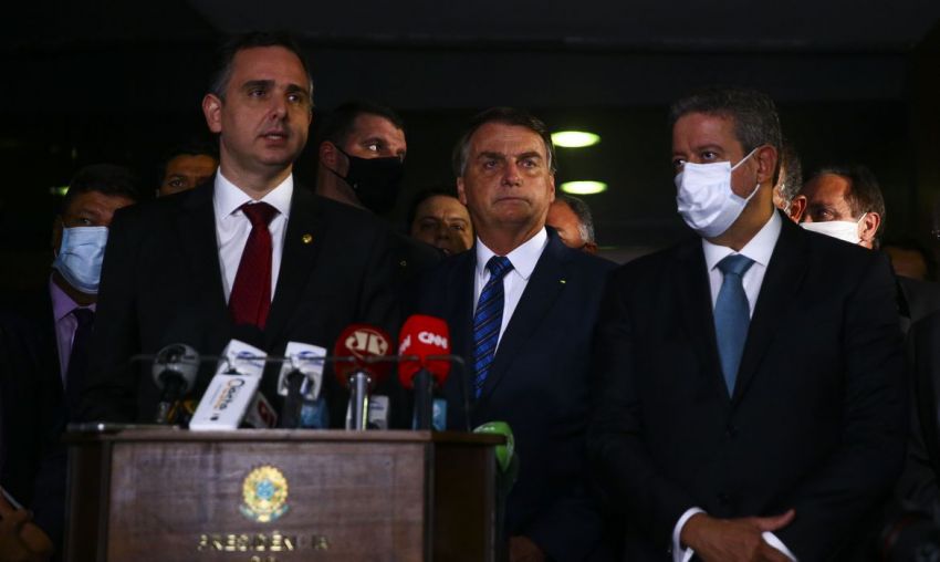 Bolsonaro entrega medida provisória para privatização da Eletrobras