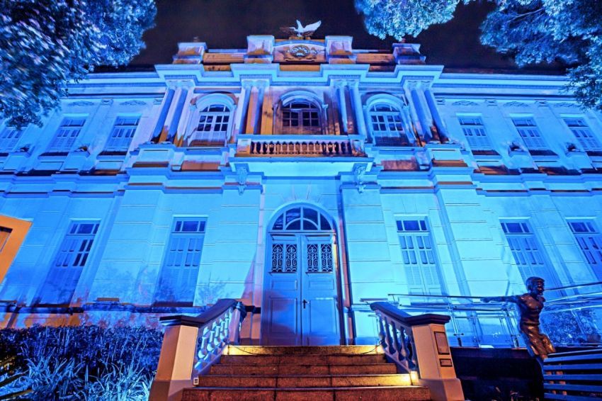 Fachada do Museu da Gente Sergipana ficará azul até a noite deste sábado
