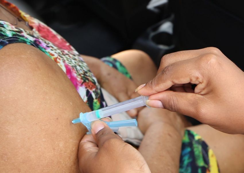 Pessoas acima de 48 anos receberão vacina contra a covid-19 em Aracaju