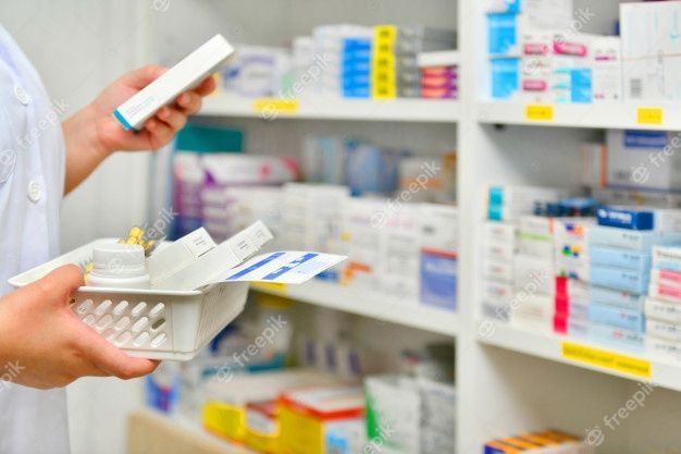 Nova onda da Covid-19 e casos de gripe aumentam a busca por medicamentos nas farmácias