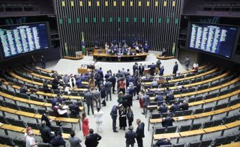 Câmara aprova suspenção de deputados por até 6 meses