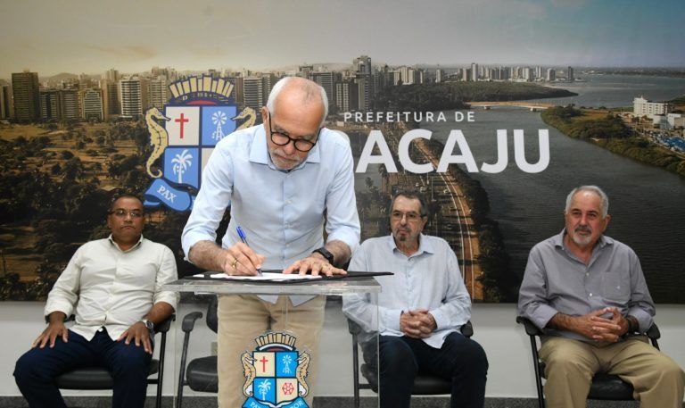 Edvaldo sanciona Lei que facilita licenciamento de obras