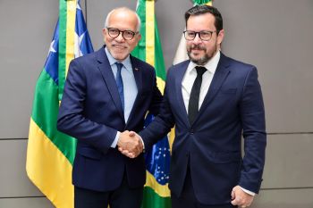 Edvaldo assina Decreto que aumenta vagas do concurso da PGM