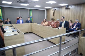 Secretário da Saúde apresenta na ALESE relatório